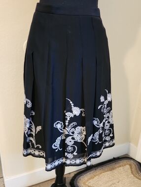 Jones New York Black A-Line Skirt with White Floral Embroidery